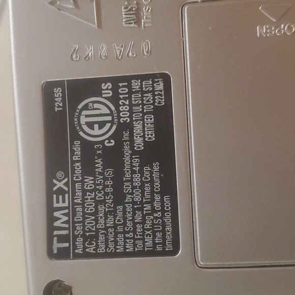 Timex T245S Auto Set Alarm Clock Radio - Picture 4 of 4